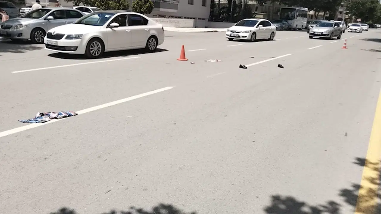 Yolun karşısına geçmeye çalışan yayaya otomobil çarptı