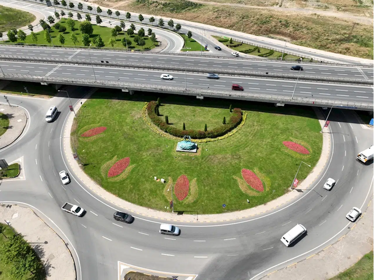 Trabzon'da park ve bahçelerde çalışma yapıldı