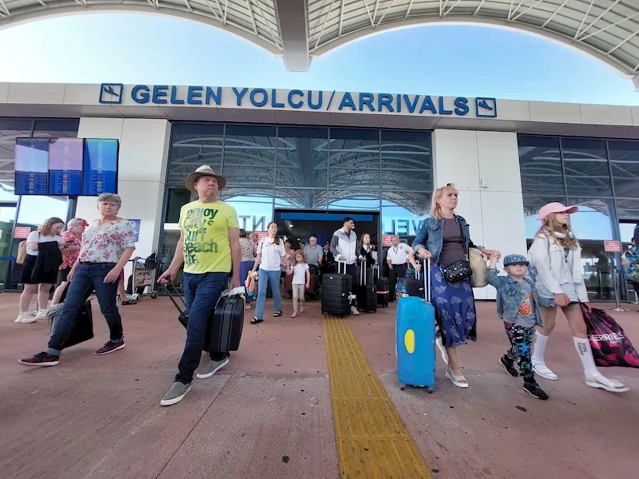 Antalya'da yabancı tatilci yoğunluğu