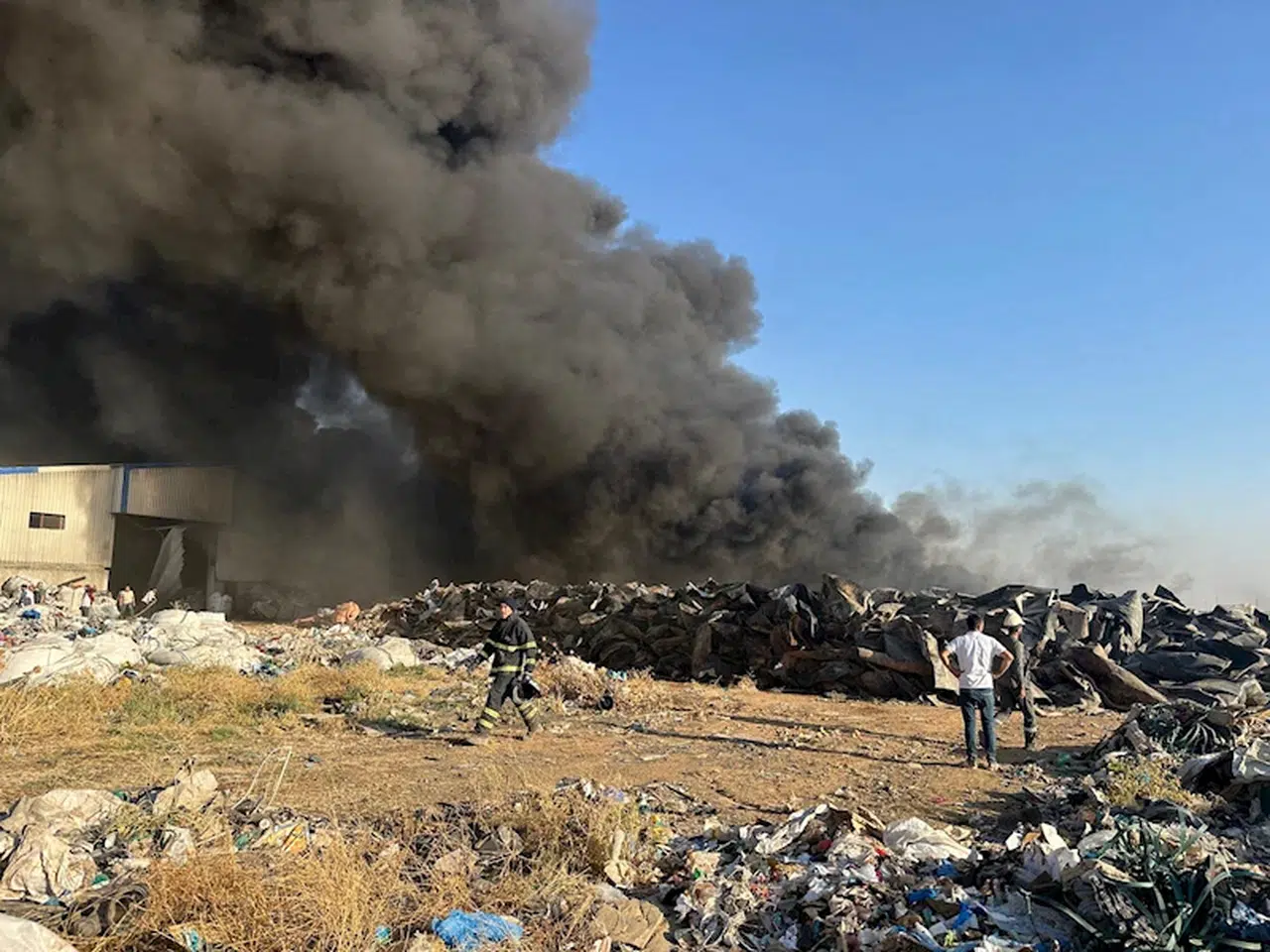 Mardin'de geri dönüşüm tesisindeki yangın 3 saatte söndürüldü