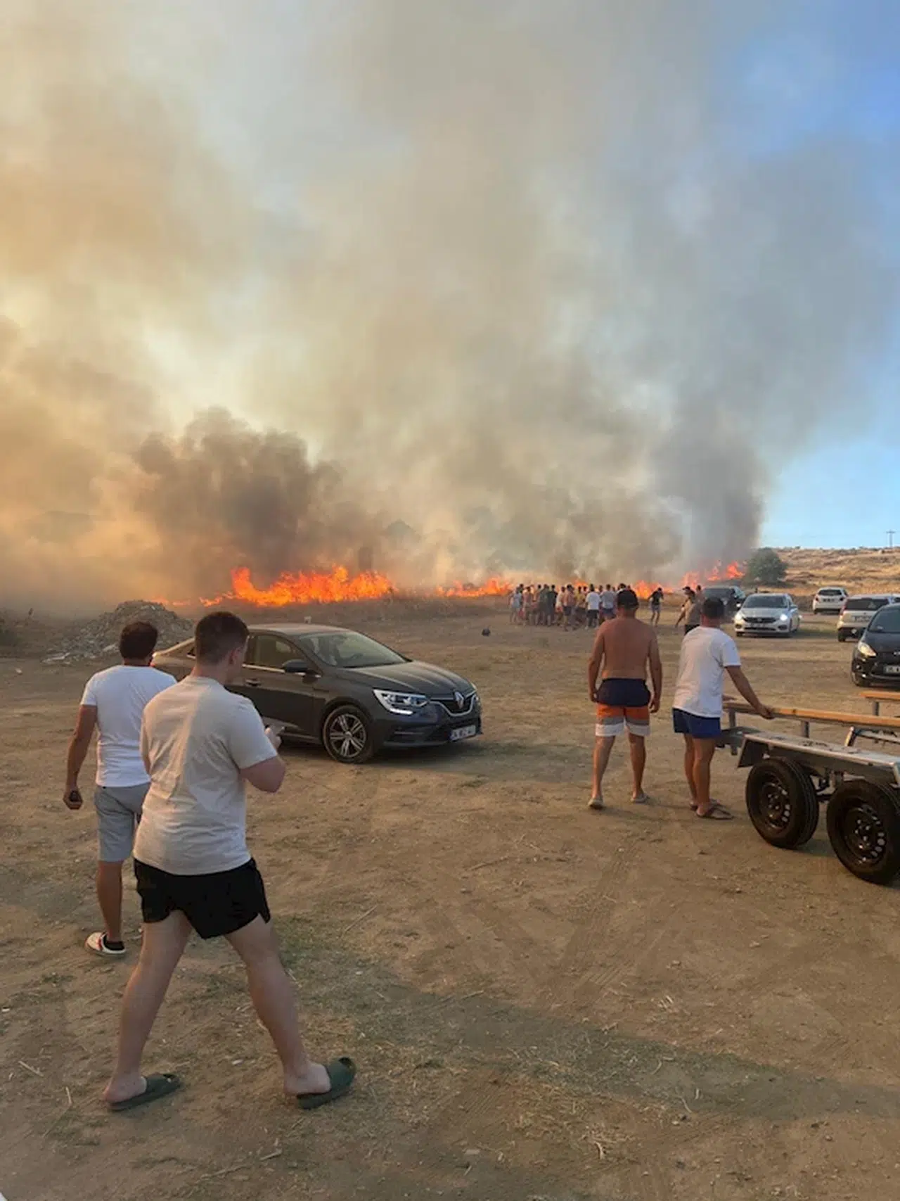 İzmir'de otluk yangını panik yarattı