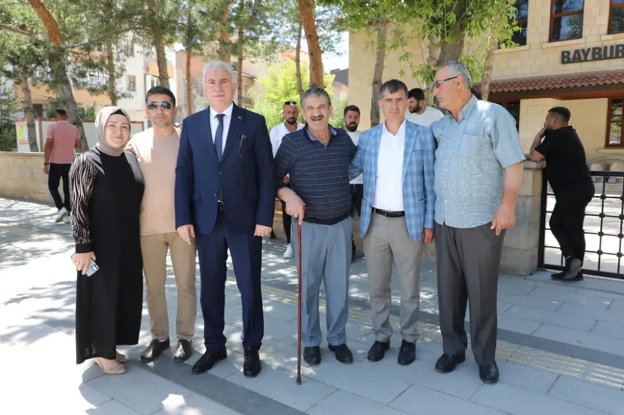 Başkan Memiş, Esnaflar ve Vatandaşlarla Bayramlaştı