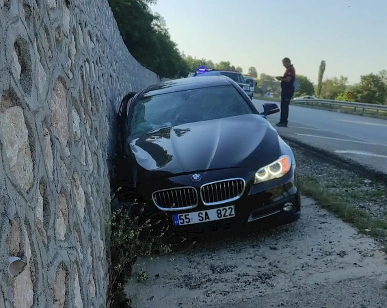 Amasya'da otomobil istinat duvarına çarptı, 1 kişi öldü, 4 kişi yaralandı