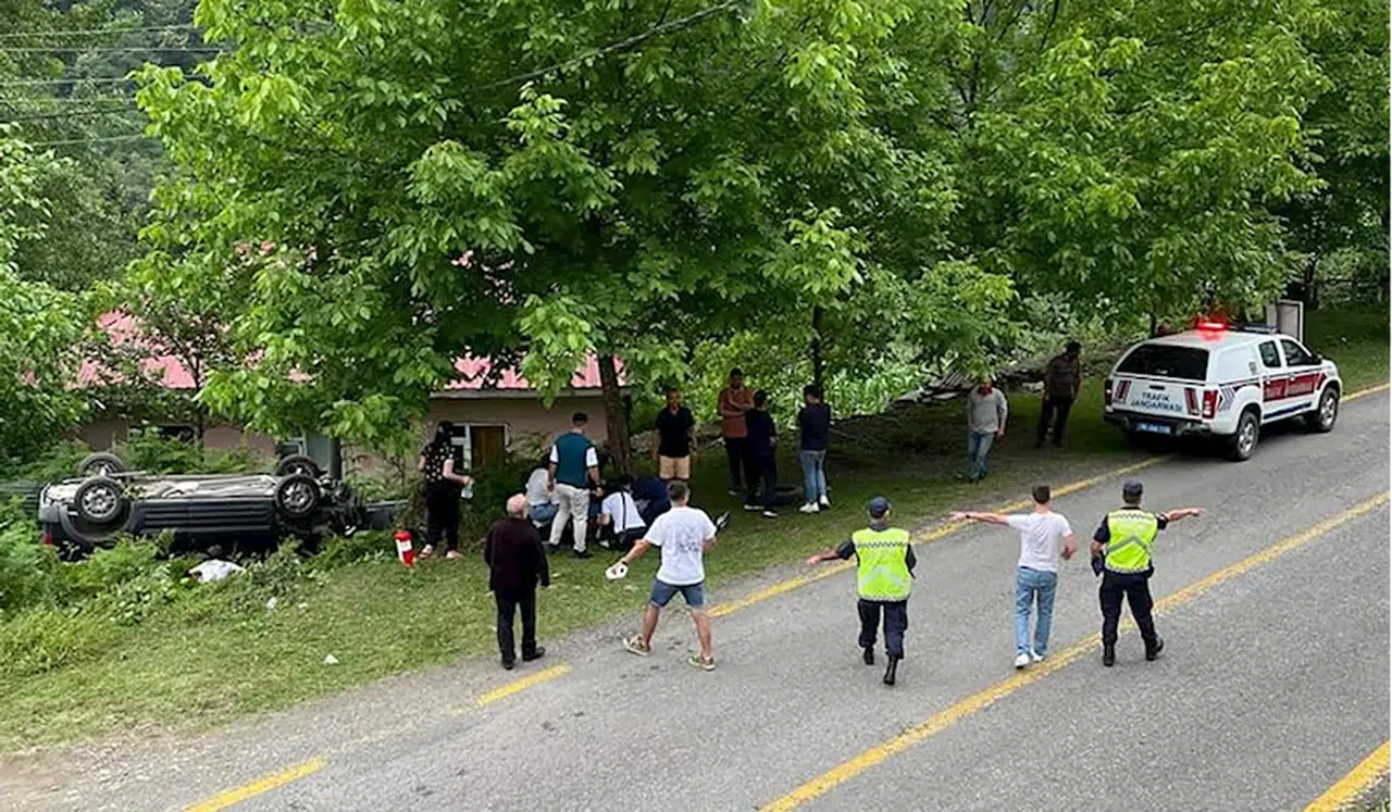 Artvin'de kamyonetin devrildiği kazada aynı aileden 4 kişi yaralandı