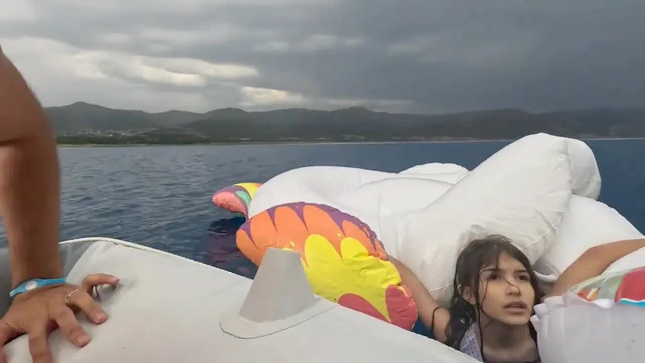 Salda Gölü'nde açığa sürüklenen Ayşe Sıla, botla kurtarıldı