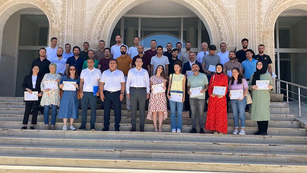 Midyat’ta başarılı 40 eğitimciye başarı belgesi