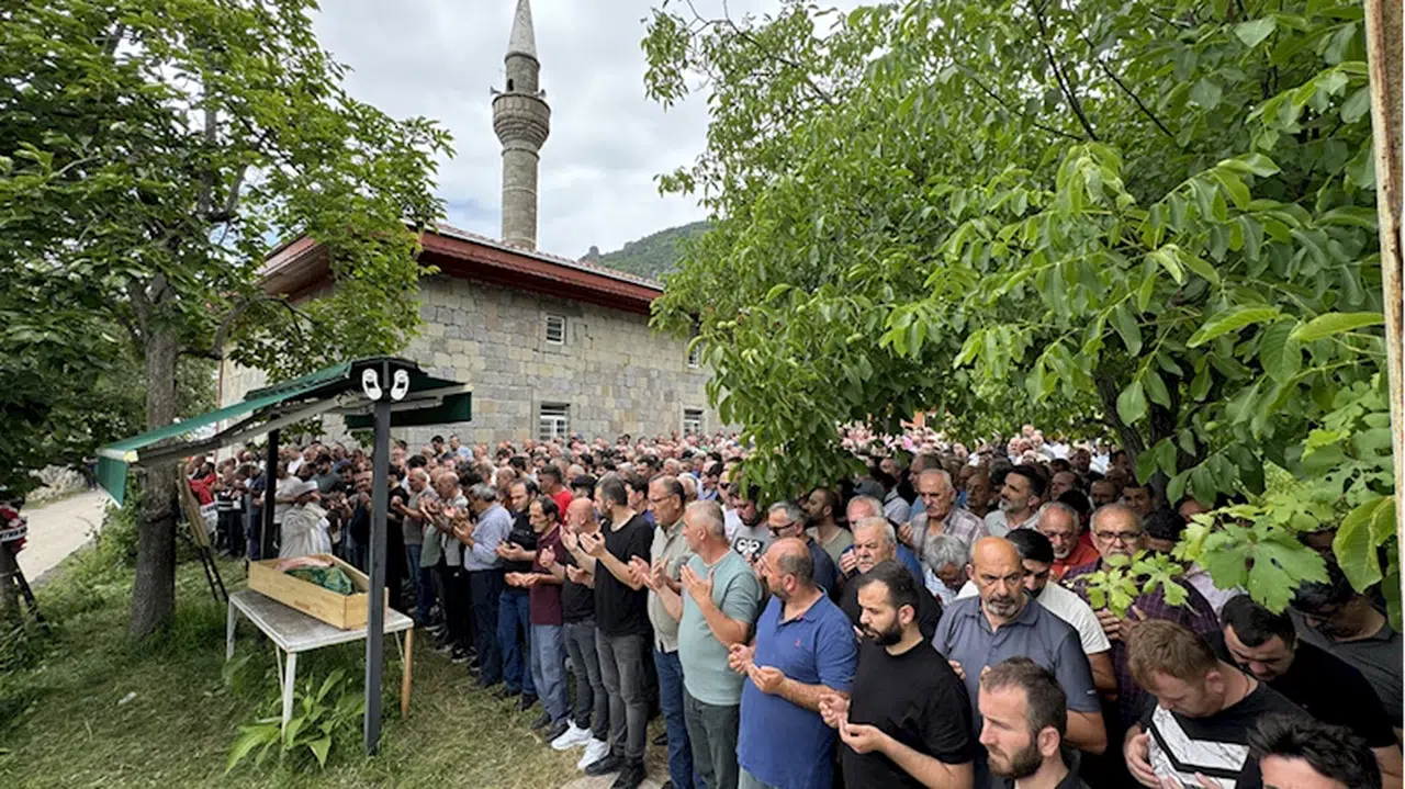 Rize'de silahla ateş edilmesi sonucu ölen kadının cenazesi defnedildi