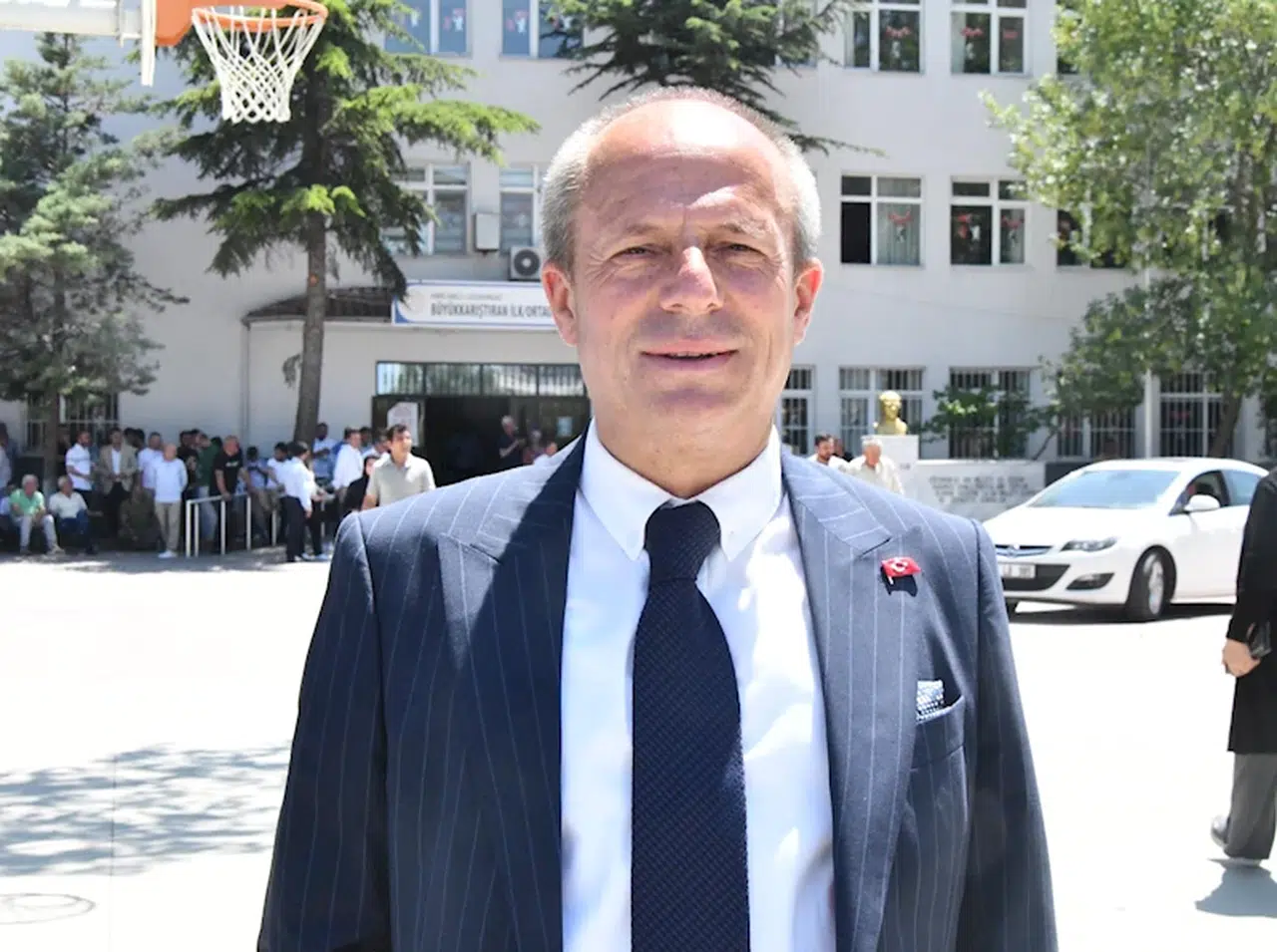  Büyükkarıştıran'da seçmenler, sandık başına gitti; CHP'nin adayı kazandı (2)