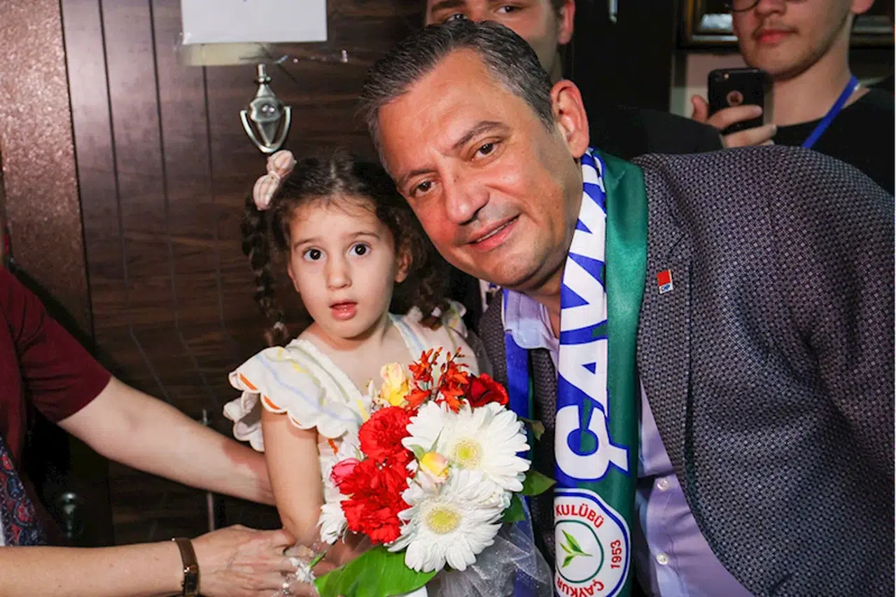 CHP Genel Başkanı Özgür Özel, Rize'de partisinin belediye başkanlıklarını ziyaret etti: