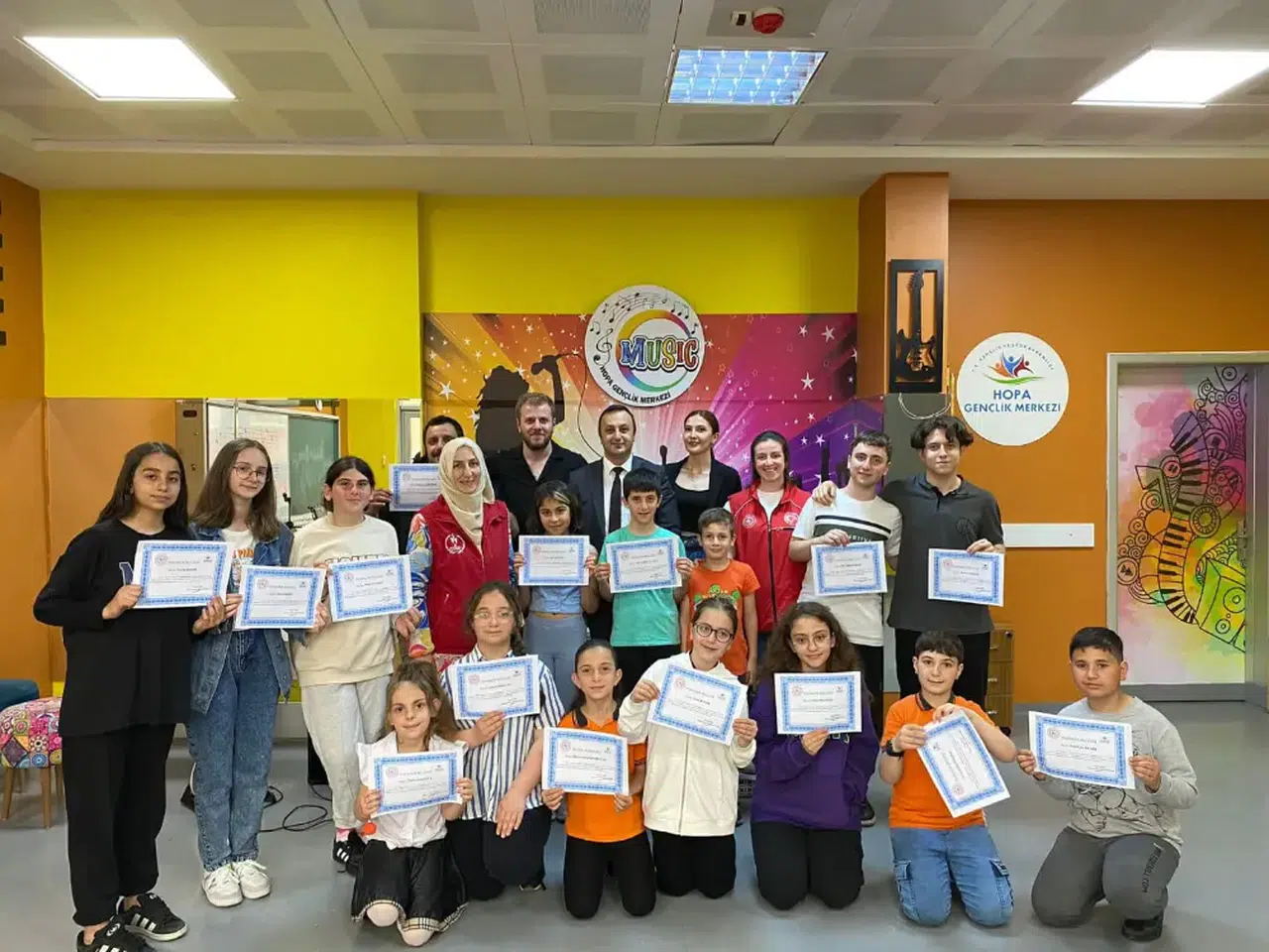 Hopa Gençlik Merkezi'nde Renkli Etkinlikler Düzenlendi