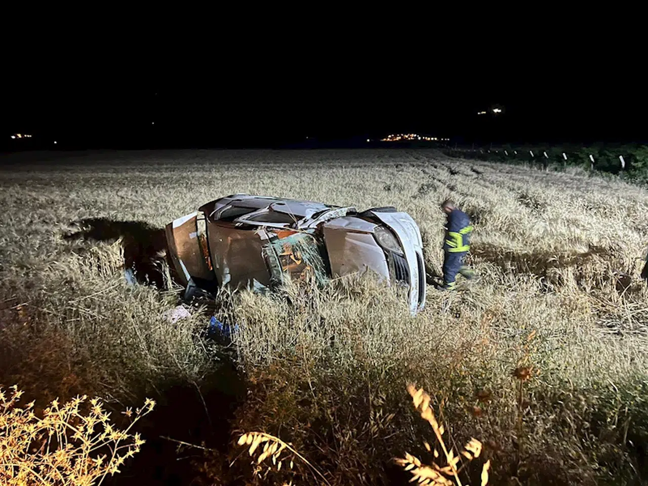 Mardin'de kontrolden çıkarak tarlaya yuvarlanan otomobildeki 3 kişi yaralandı 