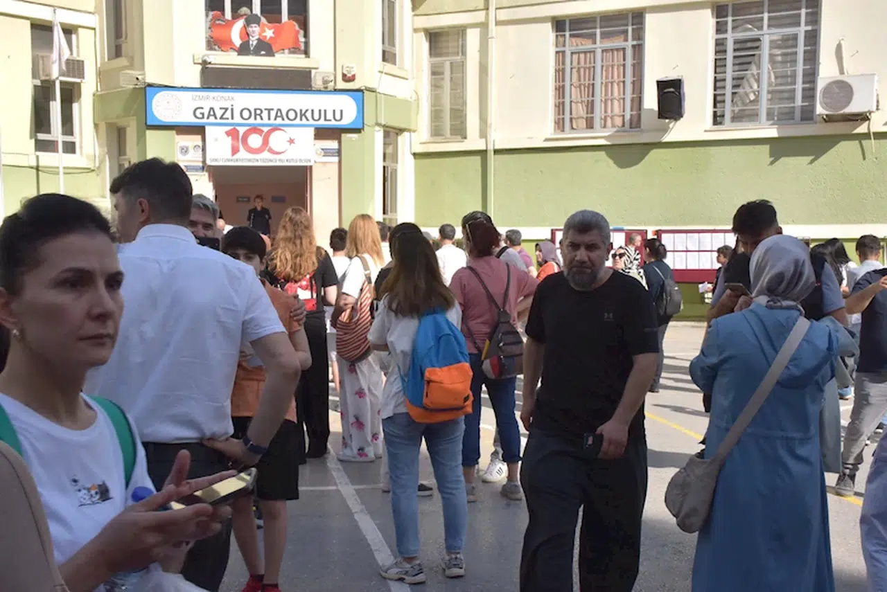 İzmir'de LGS sınavı heyecanı başladı