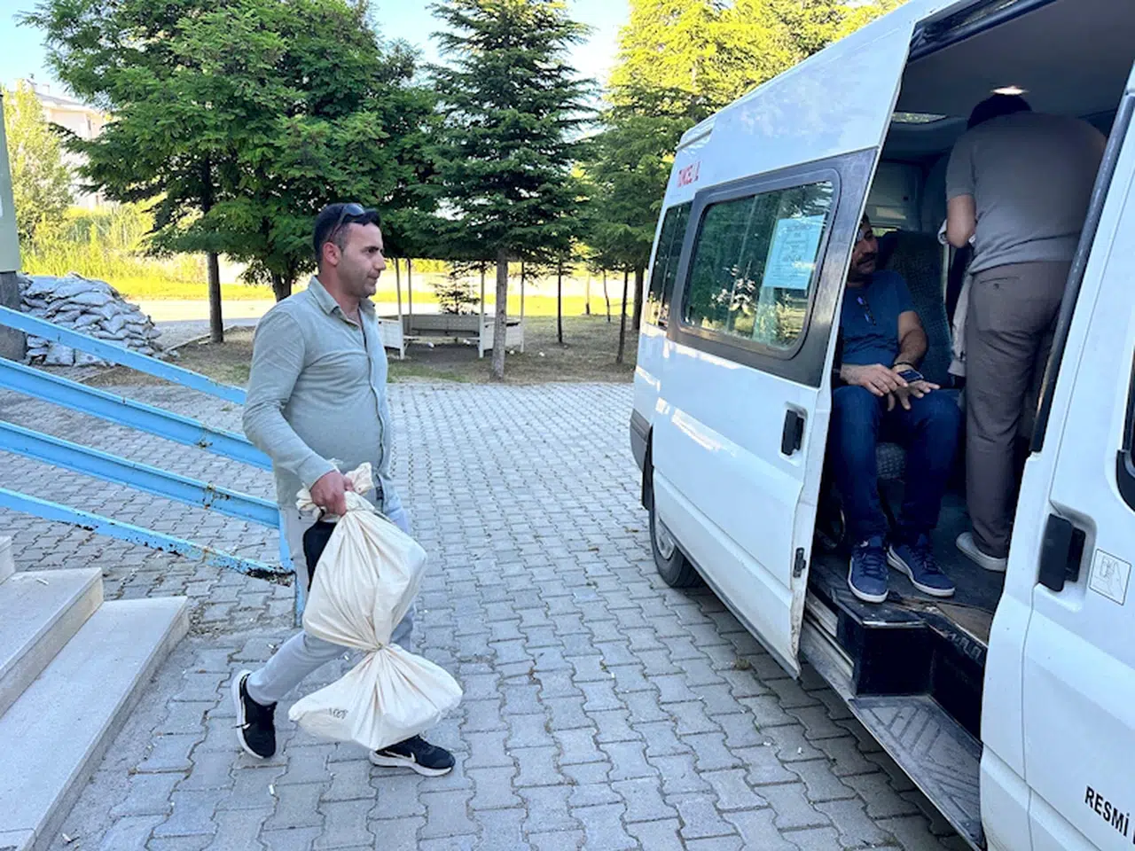 Tunceli'nin Akpazar beldesinde oy verme işlemleri başladı; AK Parti adayı kazandı (3)