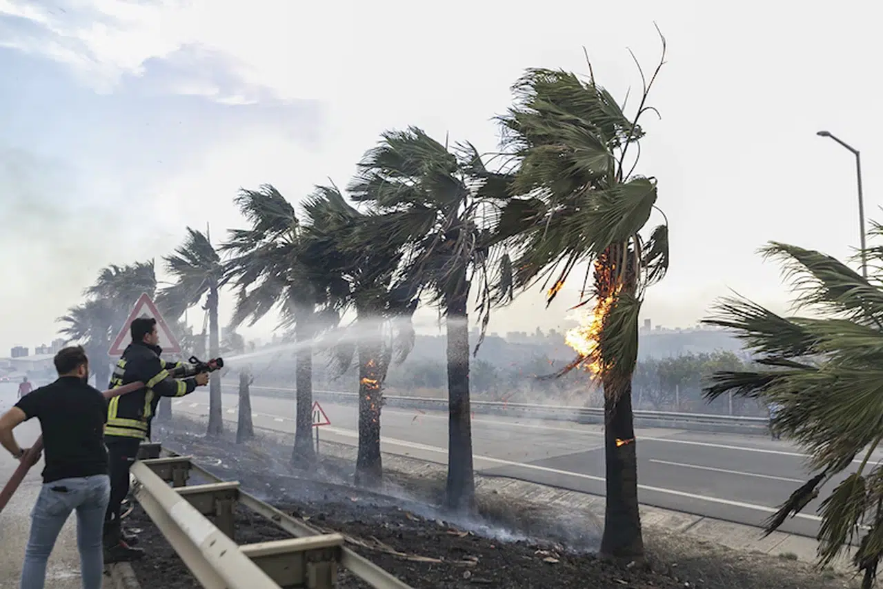 Mersin İtfaiyesi hava sıcaklığının yarattığı yangınlara dikkat çekti