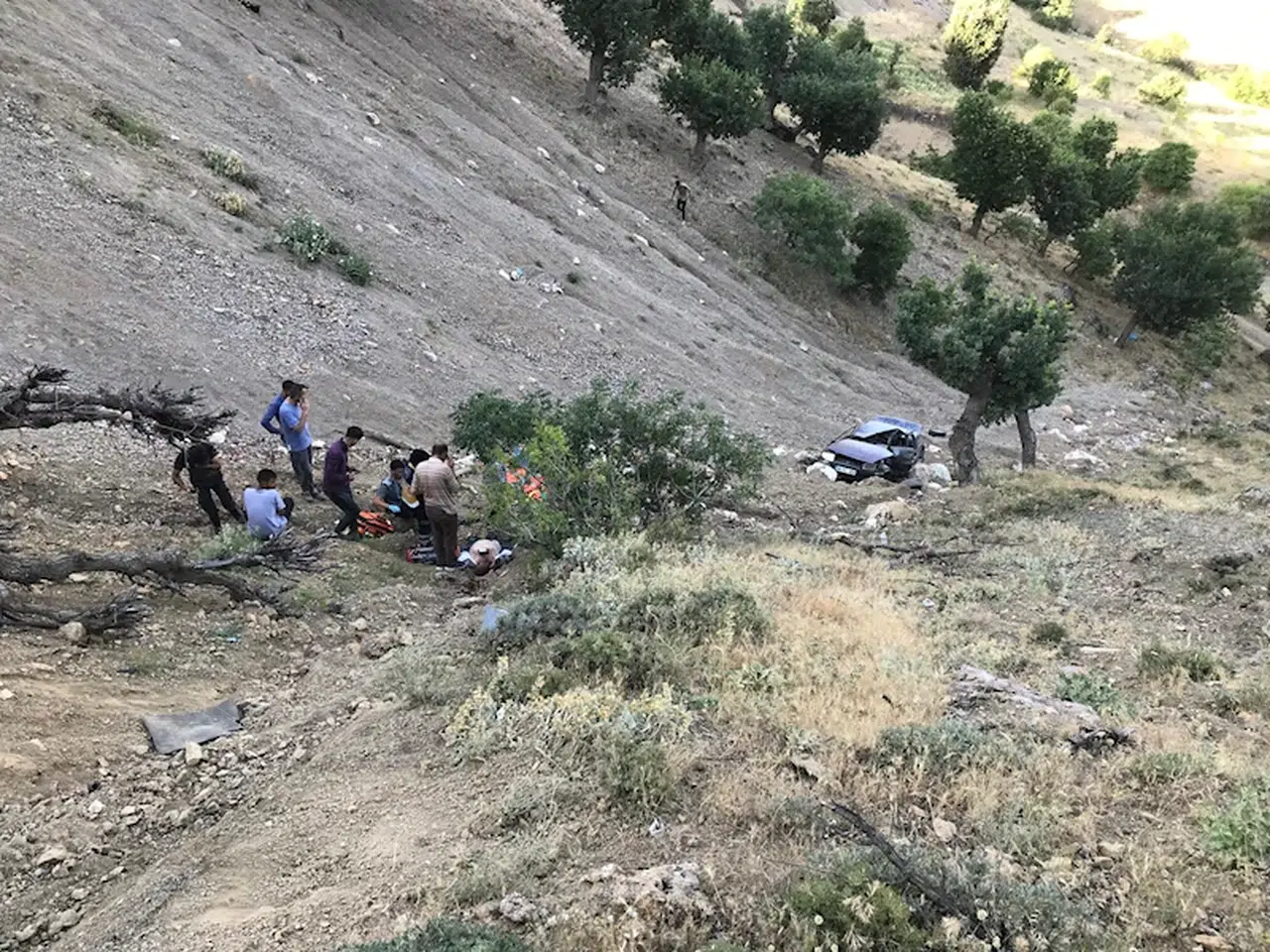Adıyaman'da otomobil uçuruma yuvarlandı: 1 ölü, 1 yaralı 