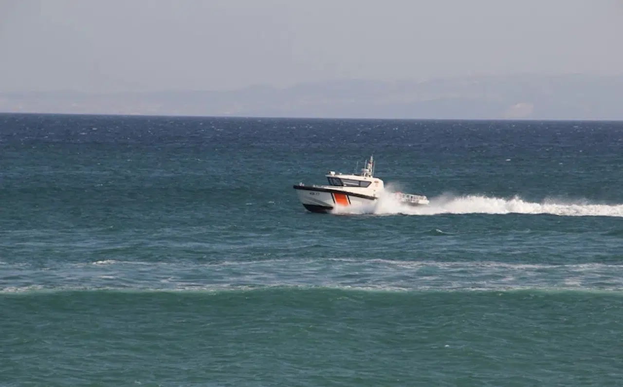Tekirdağ'da lastik botla açıldıkları denizde mahsur kalan 2 kişi kurtarıldı