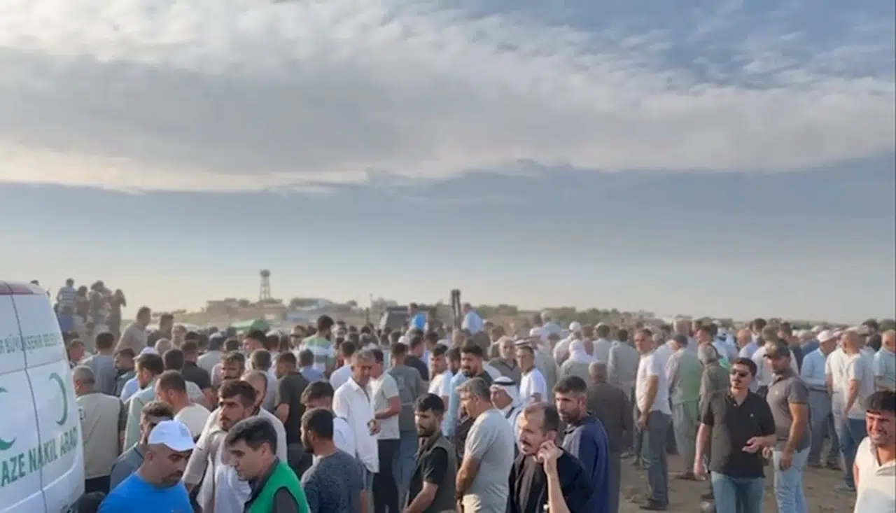 Mardin'deki anız yangınında ölen 2 kişi, toprağa verildi