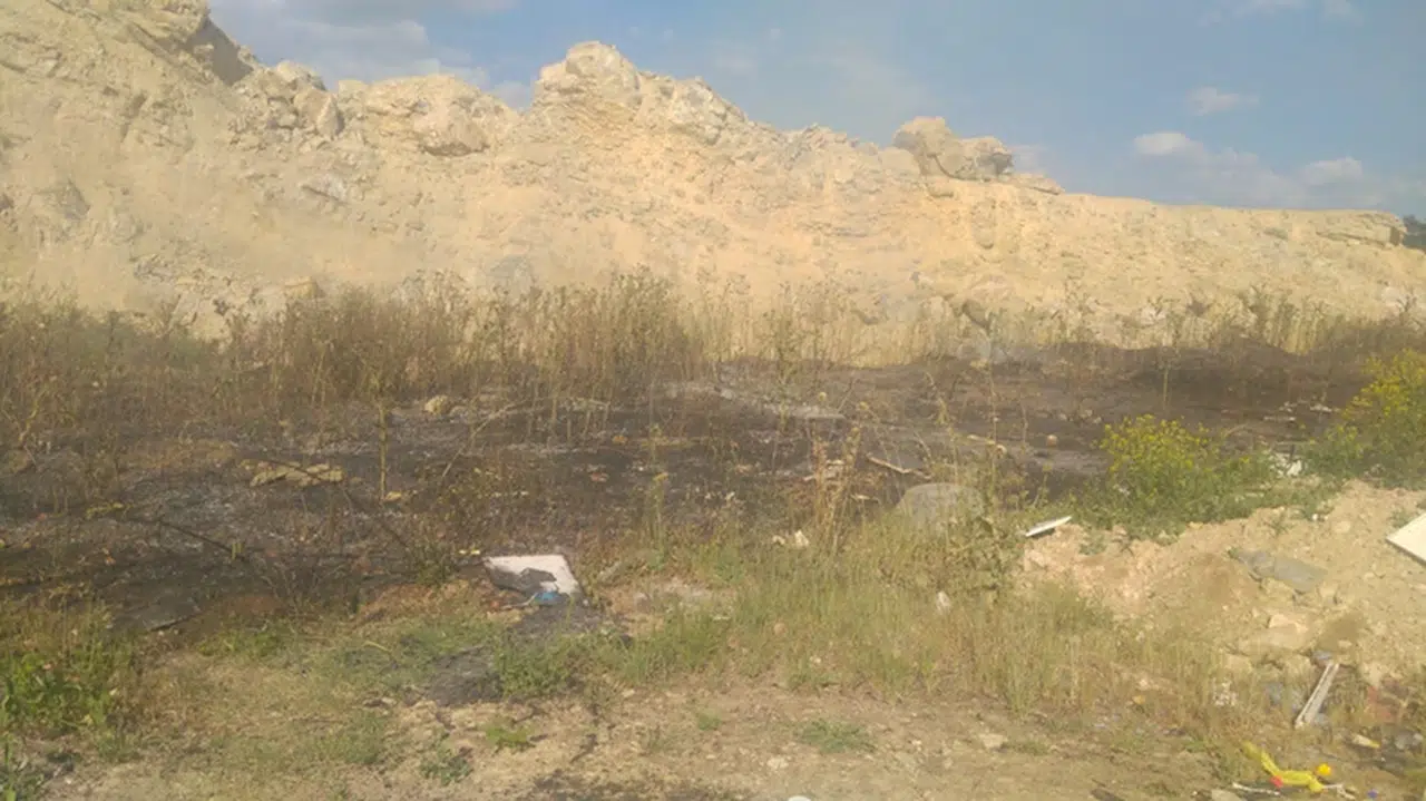 Bolu'da ormanlık alanda yakılan lastikler ekiplerce söndürüldü