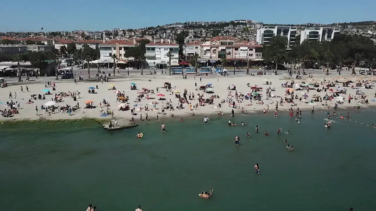 İstanbul - Büyükçekmece ve Menekşe Plajı'nda bayram tatili yoğunluğu