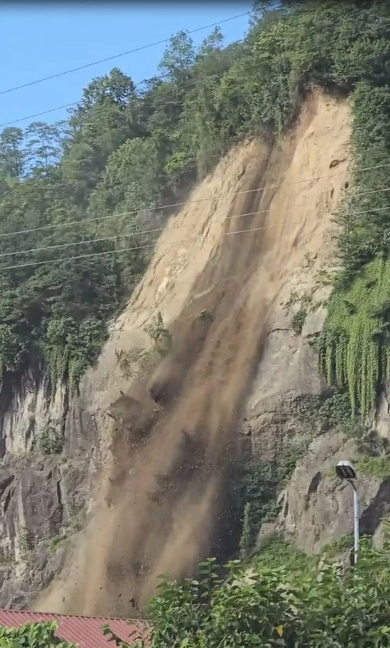 Rize’de heyelan kamerada