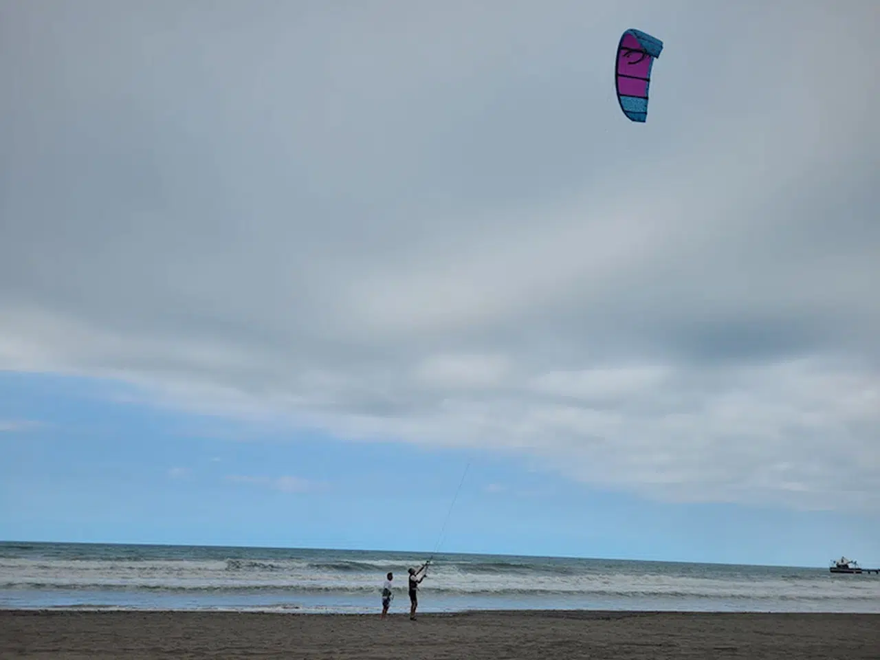 Samsun'da adrenalin tutkunları uçurtma sörfüyle tanışıyor