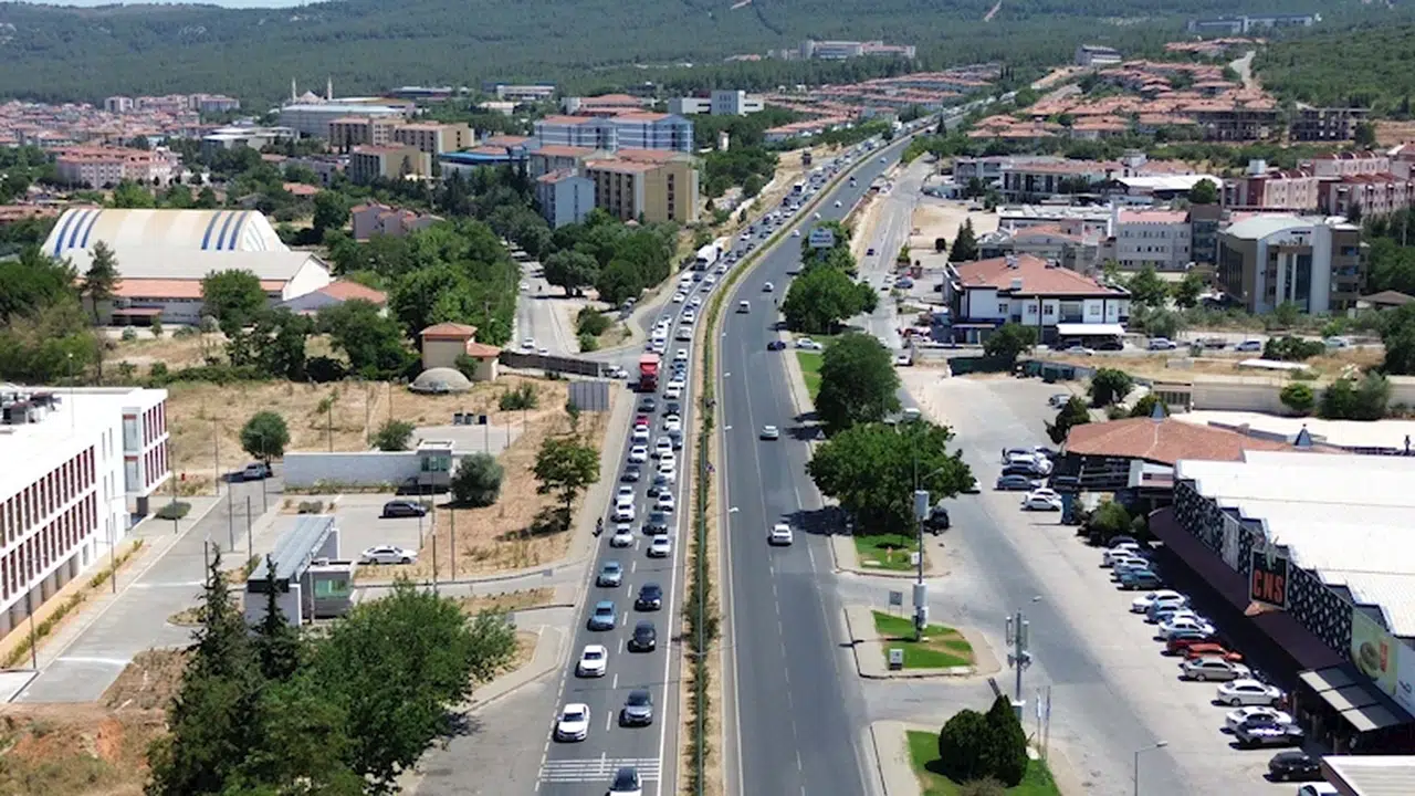 Muğla'da 10 kilometrelik araç kuyruğu