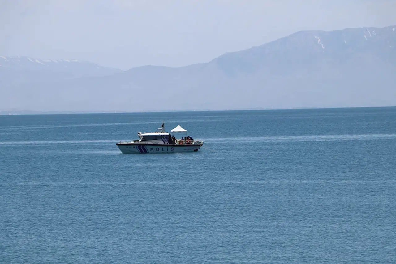 Van Gölü'nde kaybolan Ahmet'i aramalarında 3'üncü gün