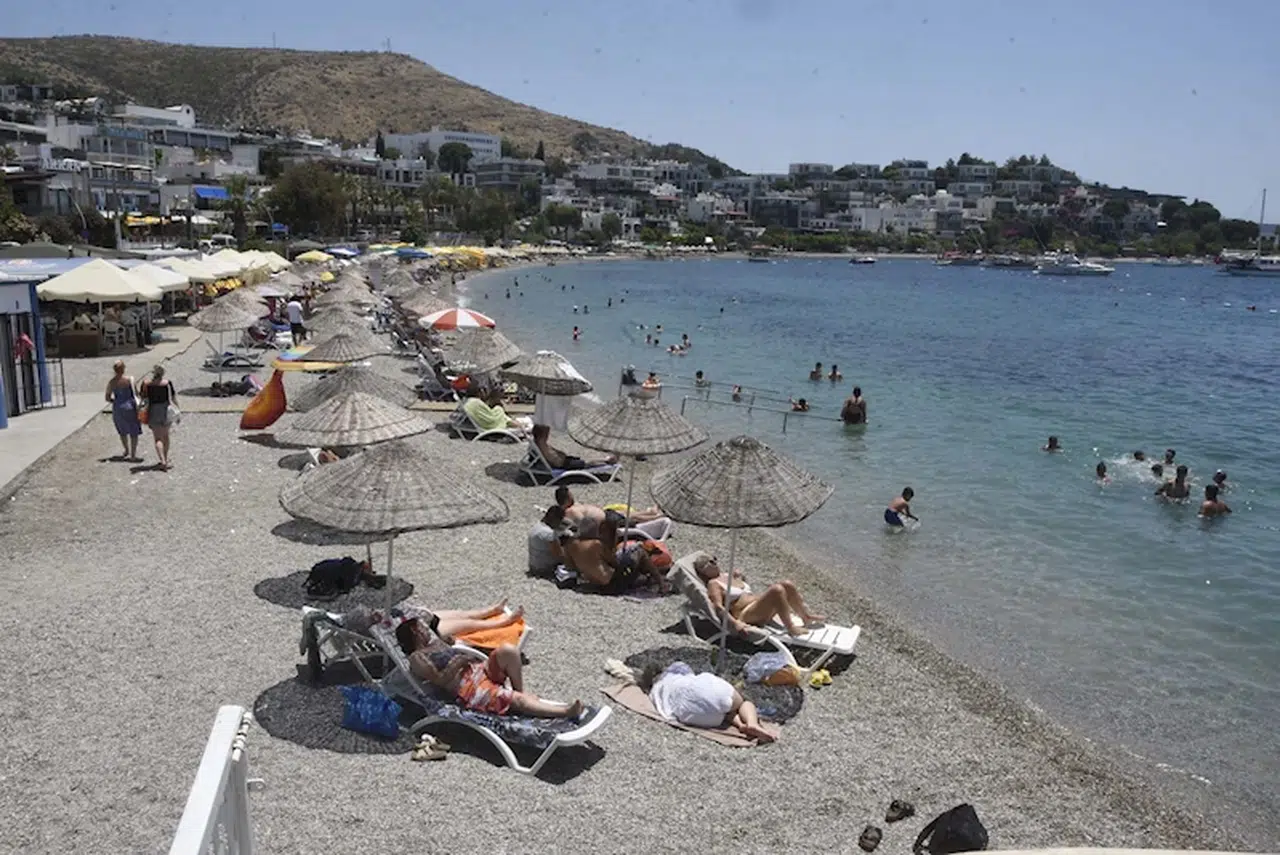 Bodrum'da tatilin son gününde sahillerde hareketlilik devam etti