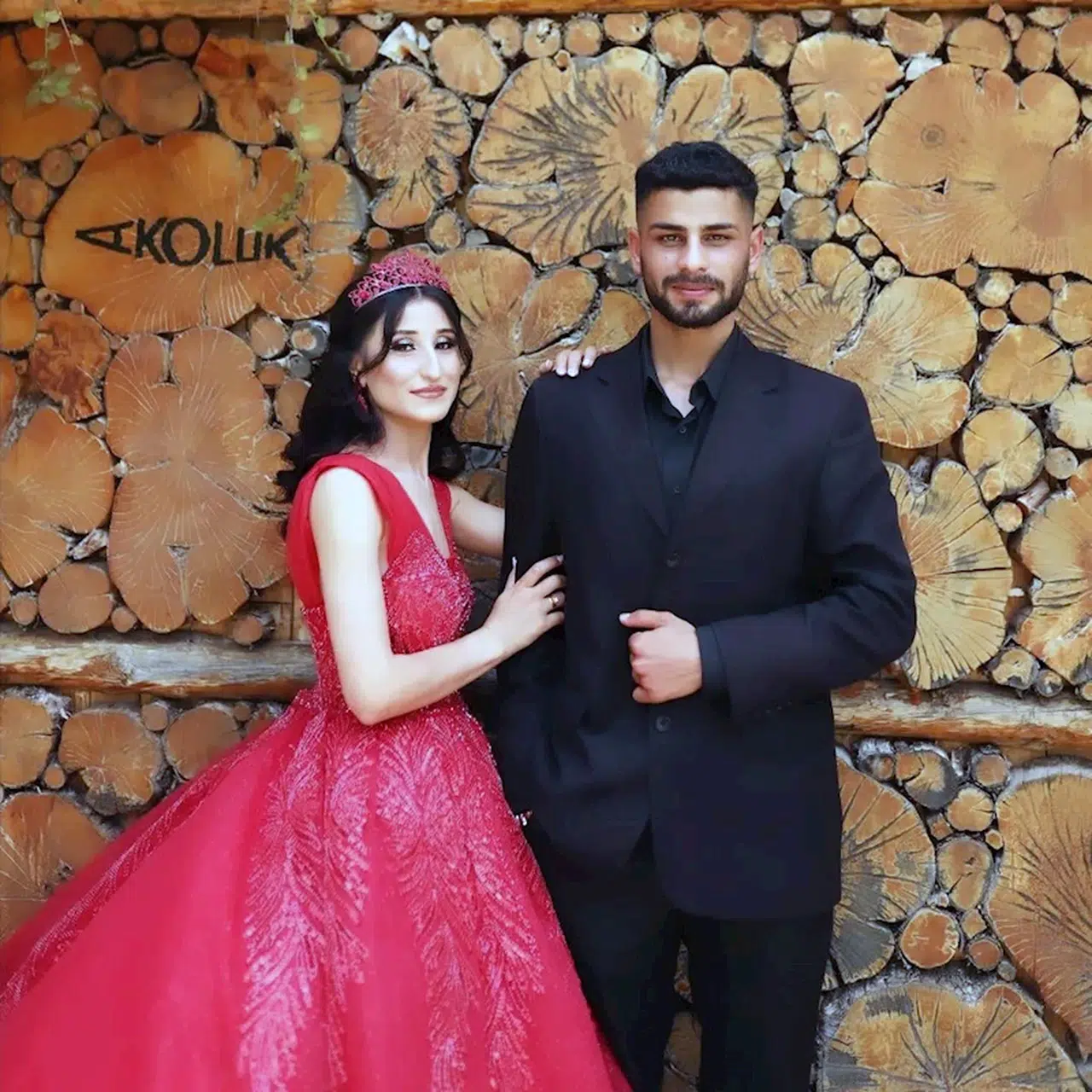 Adana'da boşanma aşamasındaki eşinin öldürdüğü kadın ile ailesi, Mardin'de defnedildi