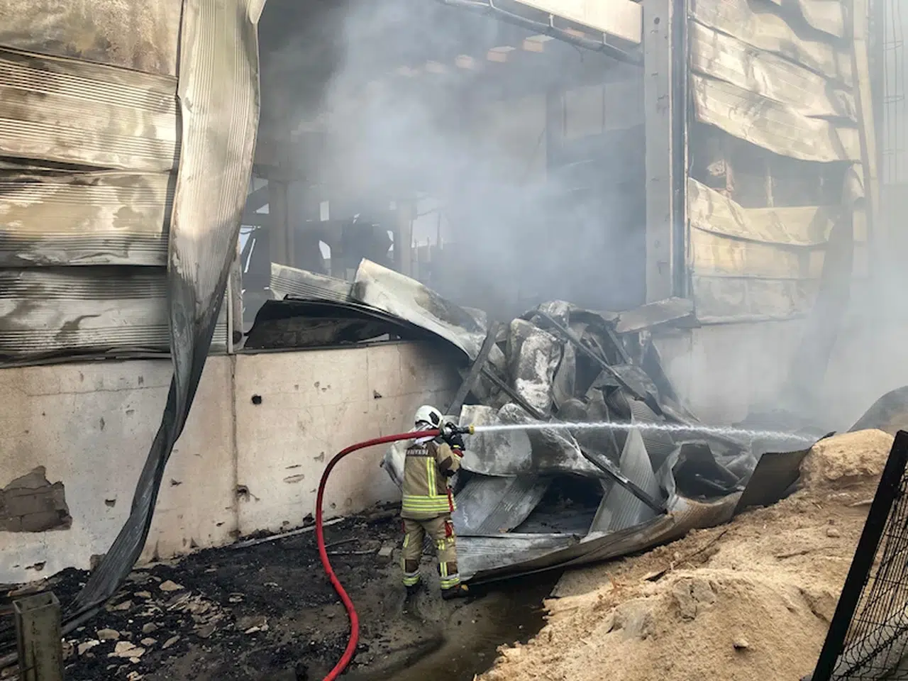 Ankara'da palet fabrikasında çıkan yangın 3 saatte söndürüldü