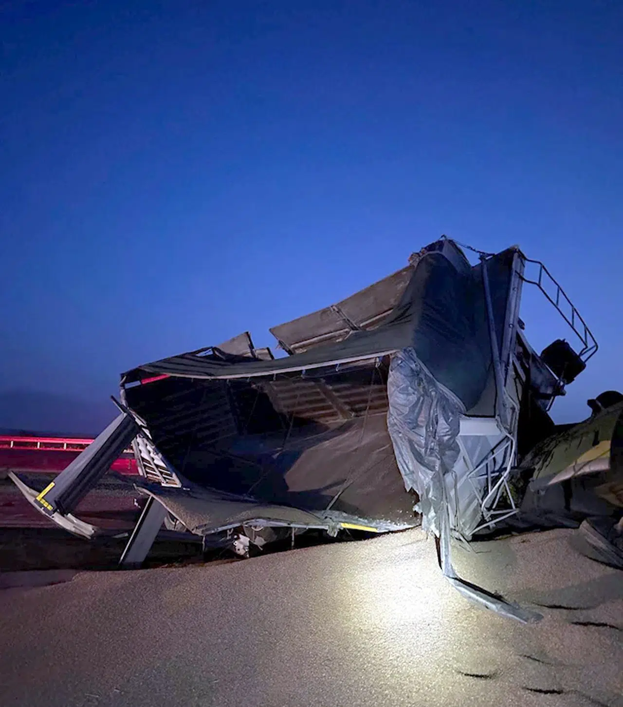  Malkara’da devrilen TIR’ın sürücüsü yaralandı