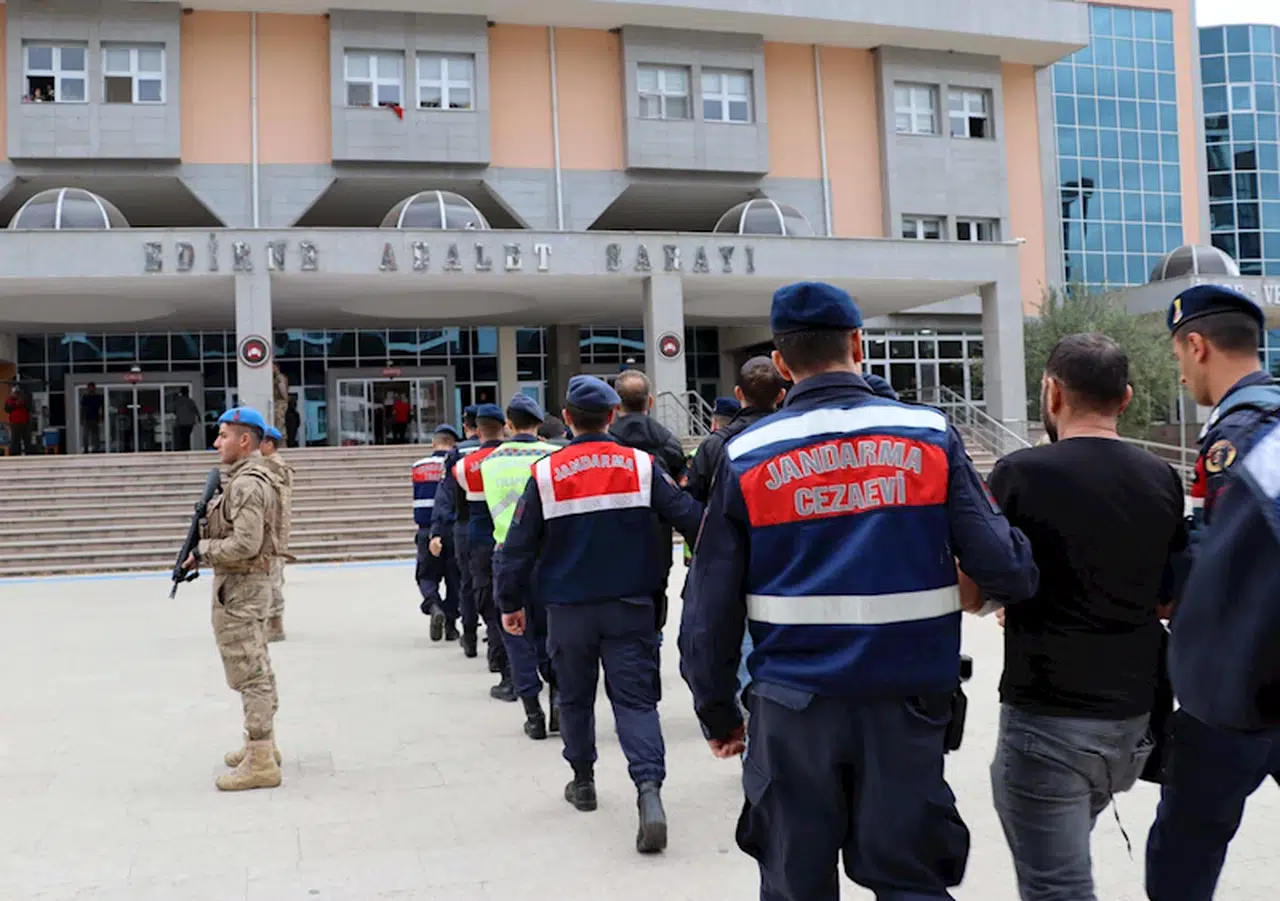 Yunanistan'a kaçmak isteyen 16 terör şüphelisi yakalandı	