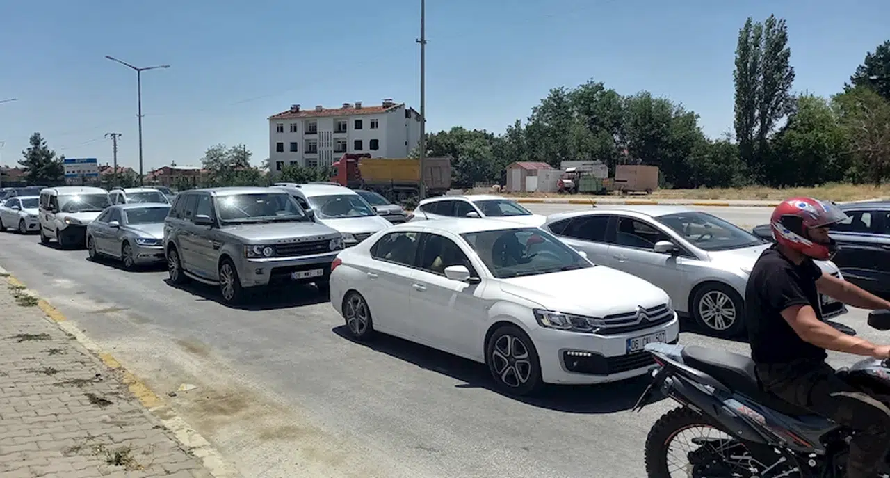 Kurban Bayramı tatili dönüşünde Afyonkarahisar'daki kara yollarında yoğunluk oluştu