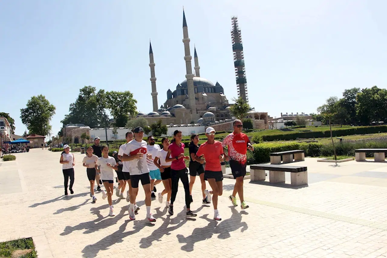 UNESCO'ya alınışının yıl dönümünde 13 atlet, Selimiye Camisi'nin etrafında 13 tur attı