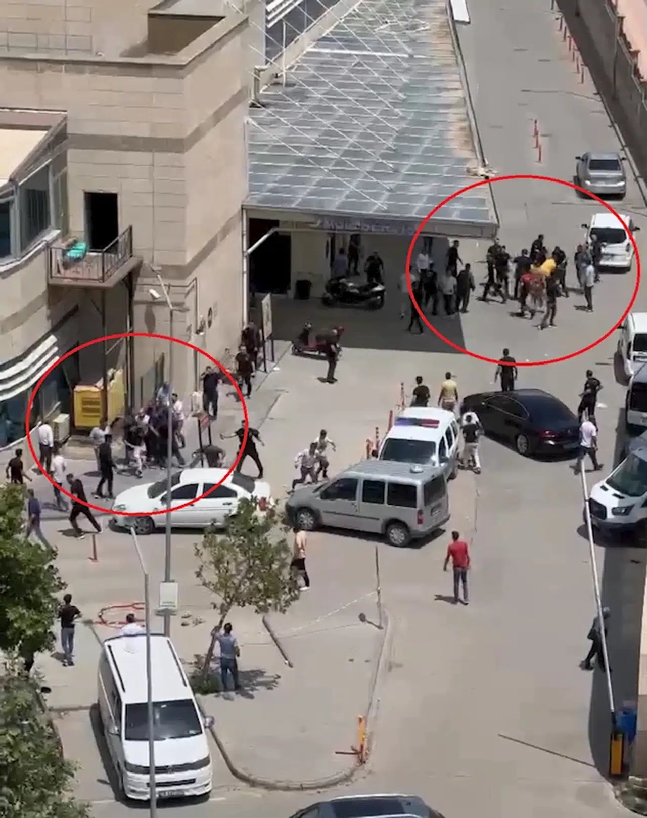 Siirt'te 'hayvan otlatma' kavgası, hastane önünde de devam etti; 5 yaralı