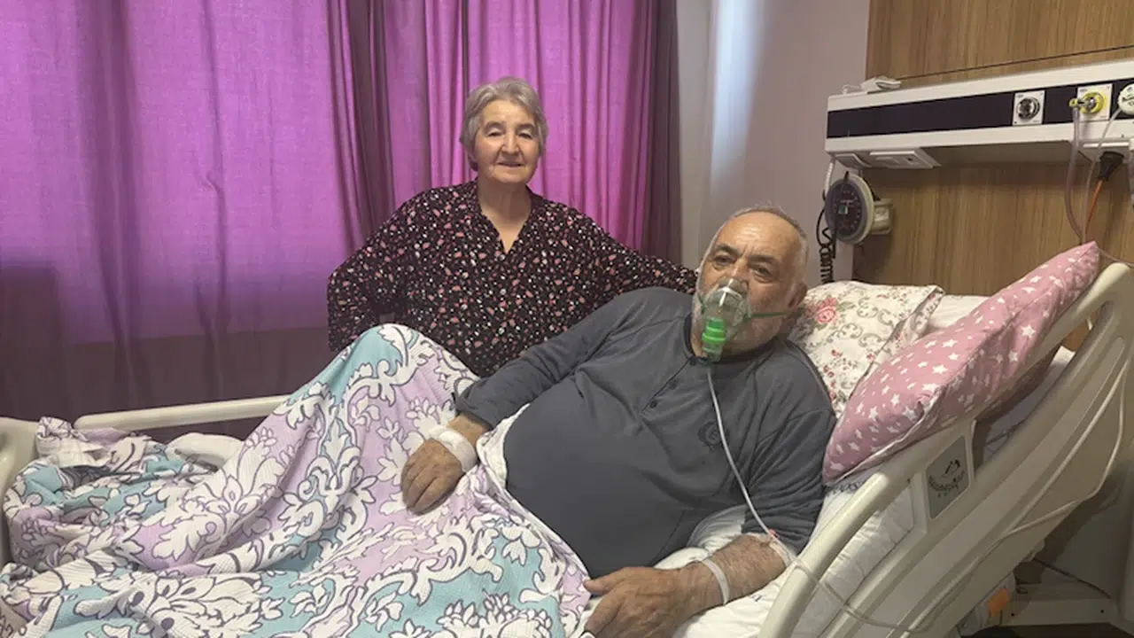 İngiltere'den tedavi için Trabzon'a gelen hastanın akciğerindeki kitle başarıyla alındı