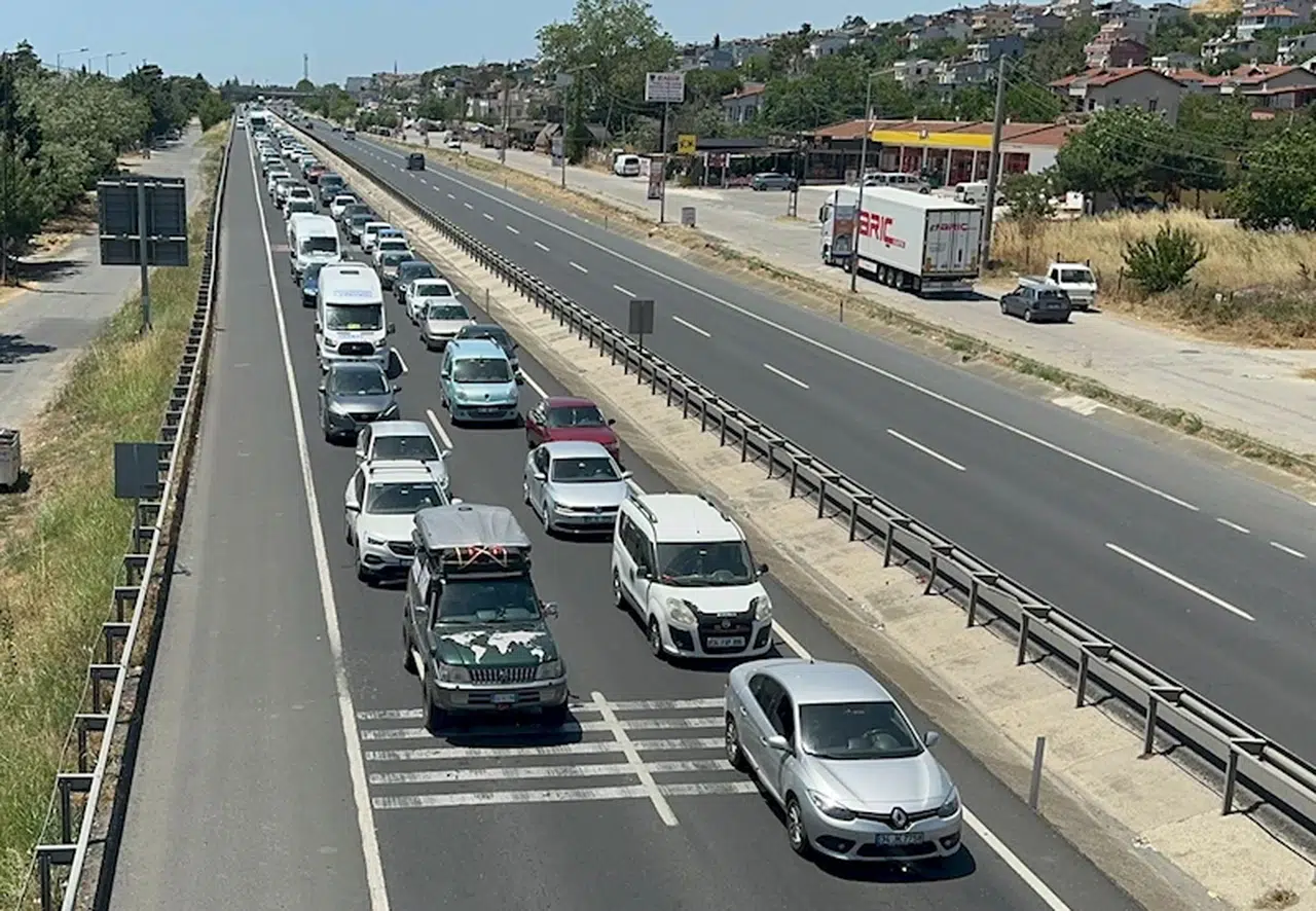 Tekirdağ'dan İstanbul'a son gün dönüş yoğunluğu
