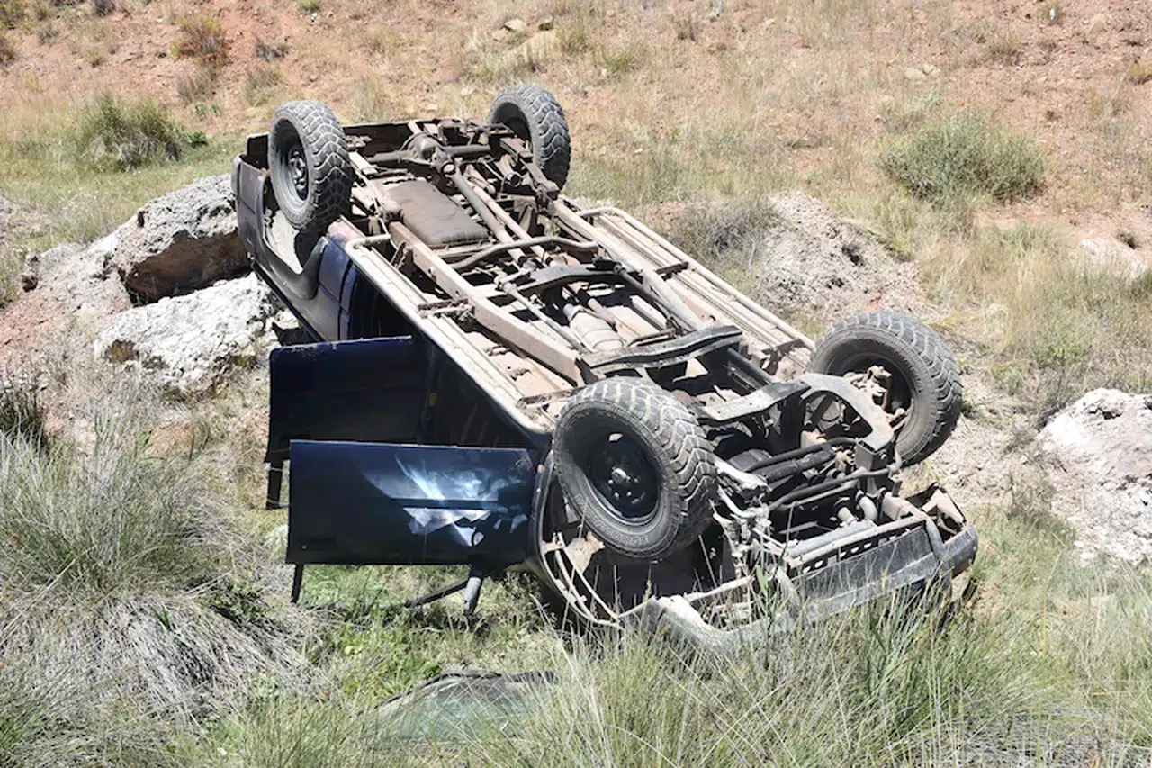 Sivas’ta hafif ticari araç şarampole devrildi: 4 yaralı