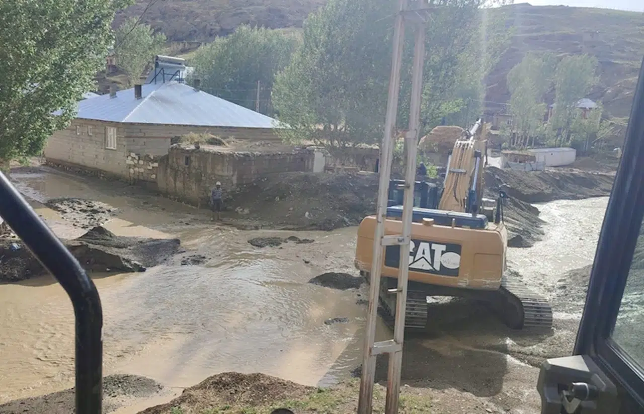 Van'ın 3 ilçesinde sağanak sele neden oldu