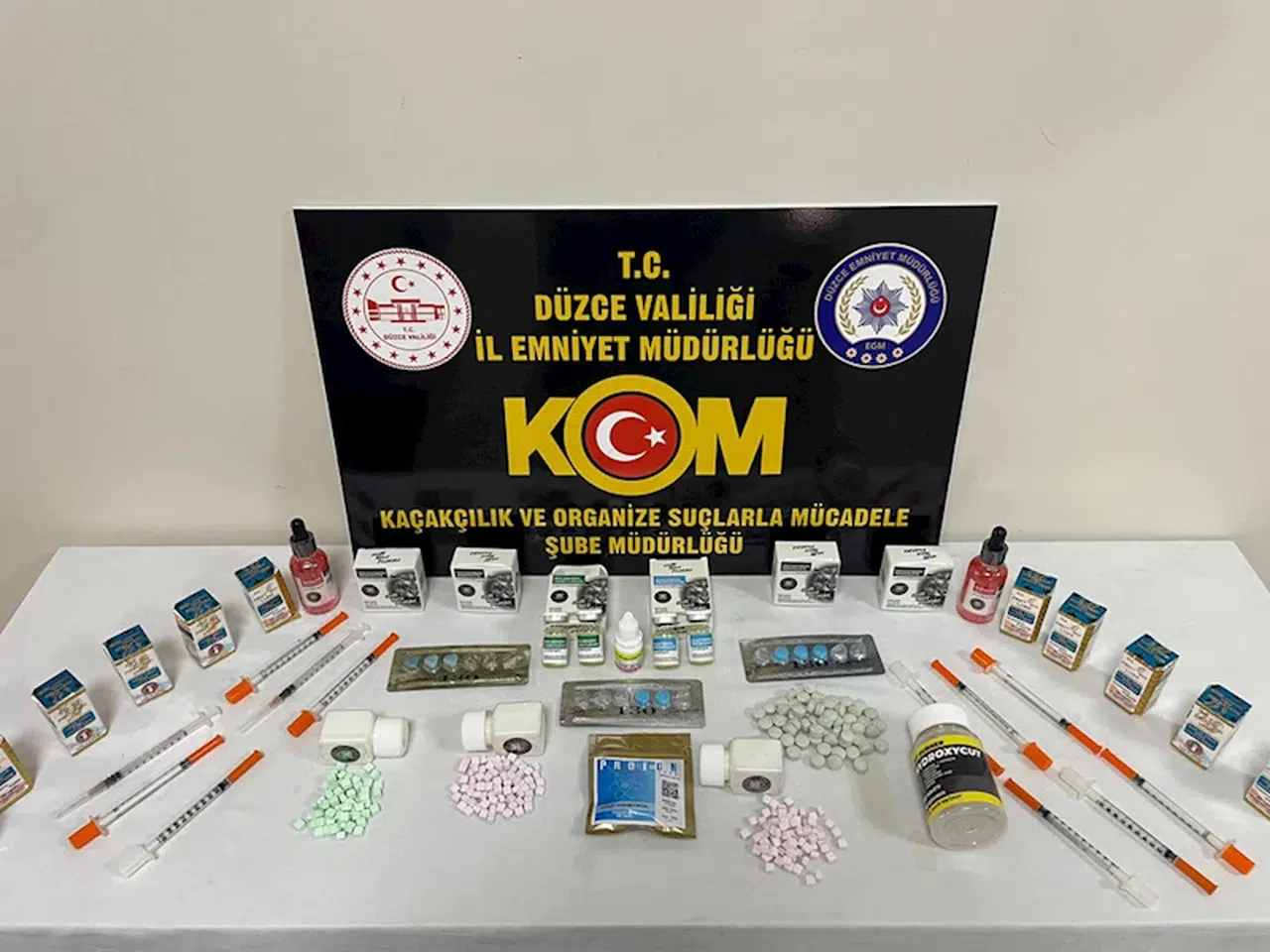 Düzce'de kaçak vücut geliştirme ürünleri ele geçirilen 2 kişiye adli işlem