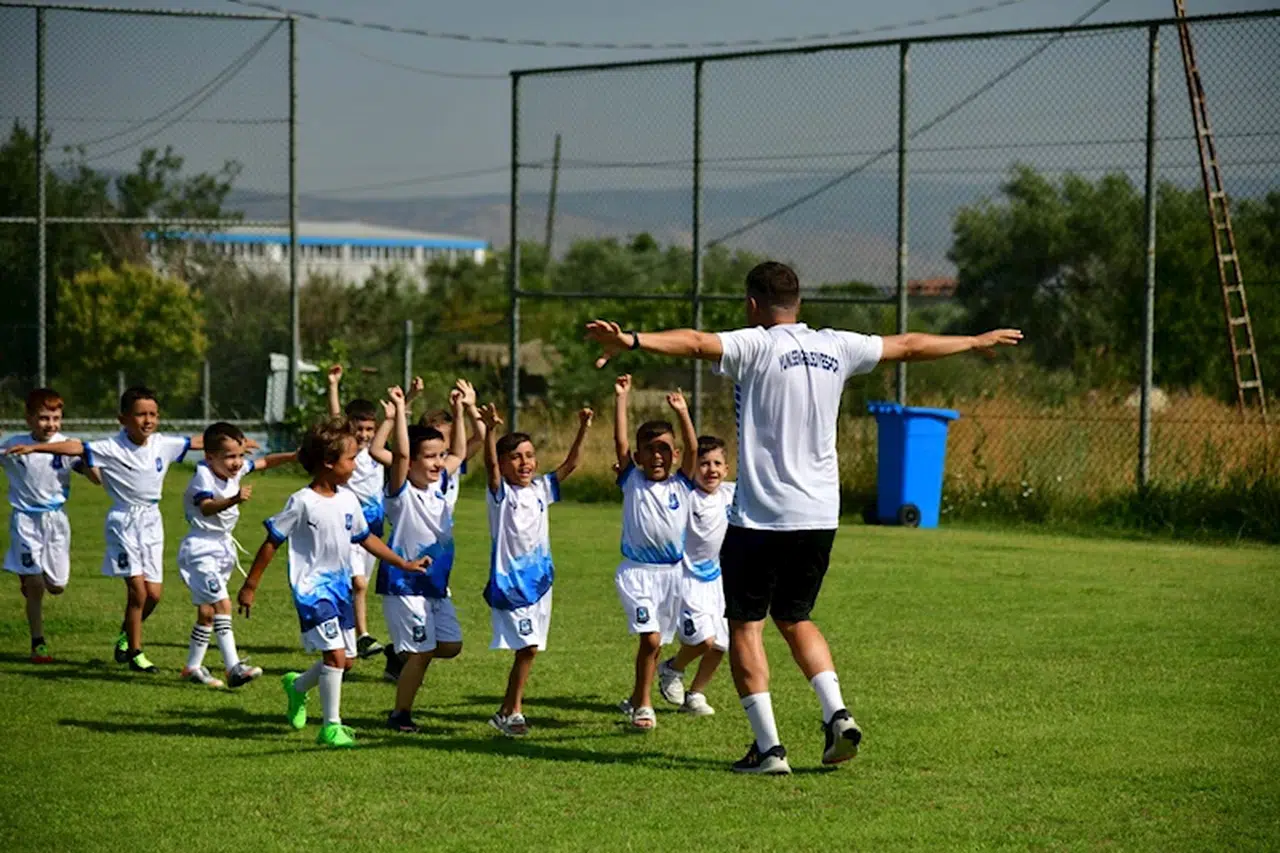 Yunusemre'de yaz spor okulları açıldı