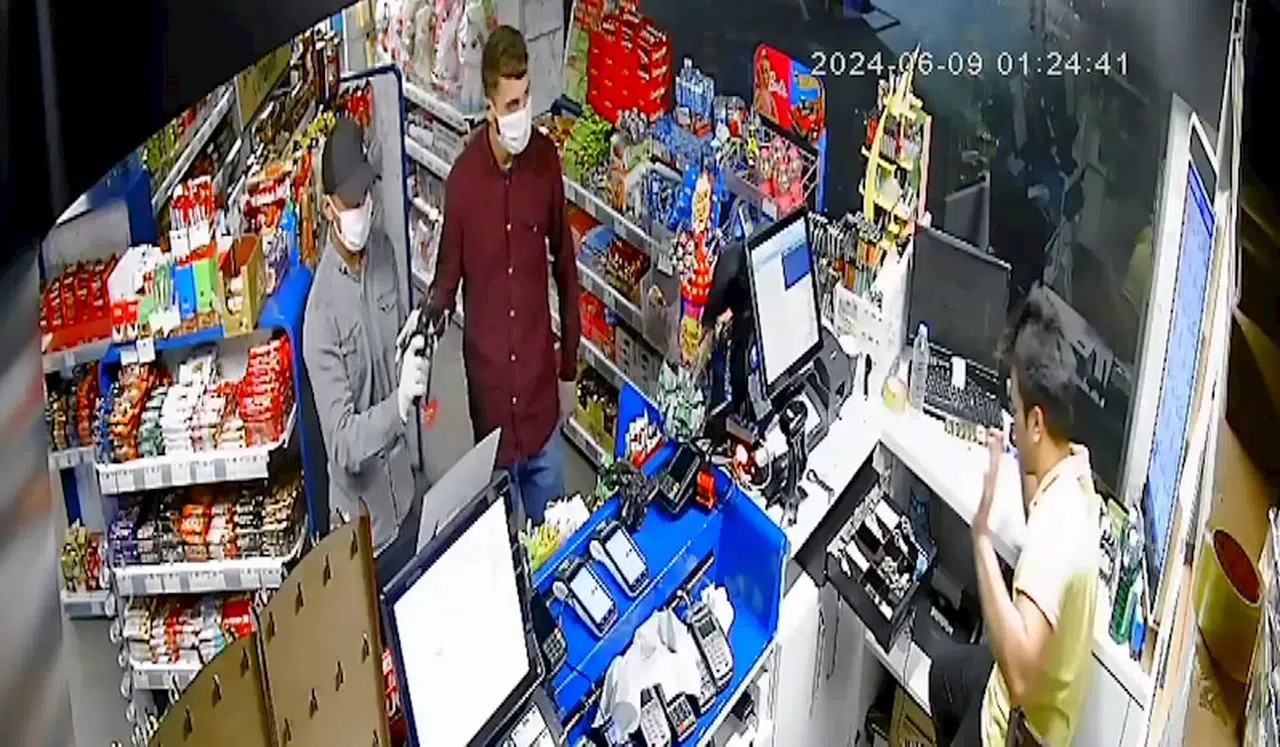 Bıçaklı, tabancalı akaryakıt istasyonu soygunu