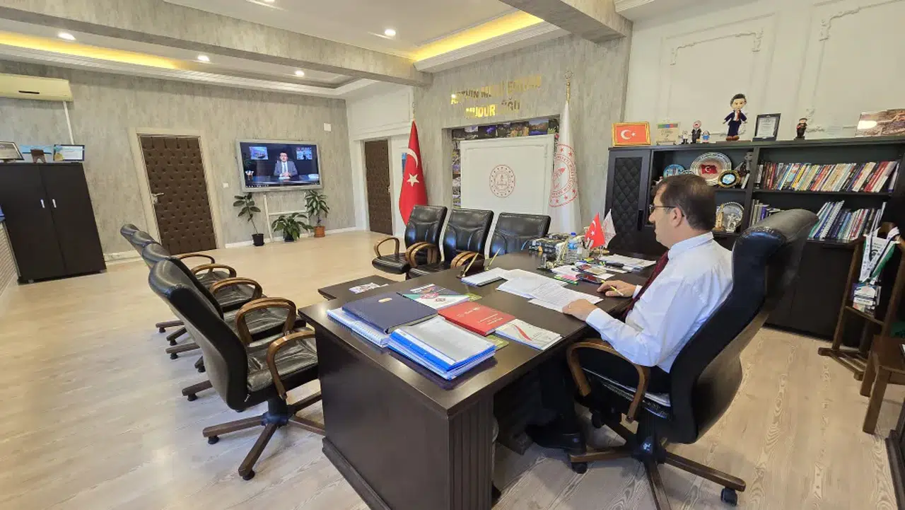 Artvin'de Öğretmenler için Mesleki Gelişim Fırsatı: Bakan Tekin'in Mesajıyla Program Açıldı