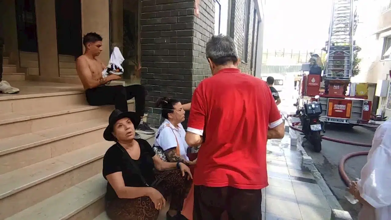 İstanbul - Şişli'de 5 katlı binada yangın; mahsur kalanlar var - 1