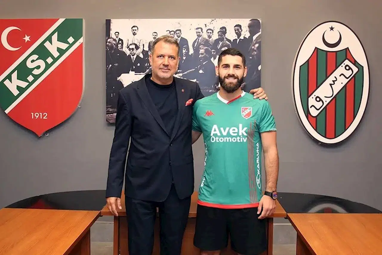 Karşıyaka'da imzalar atıldı