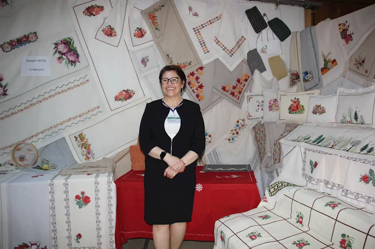 Artvin Halk Eğitimi Merkezince yıl sonu sergisi düzenlendi