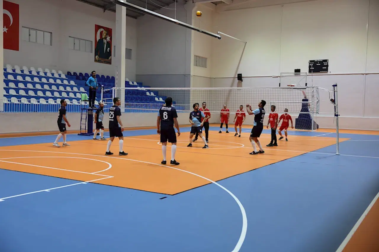 Hacılar'da kullanılmayan spor salonu yenilenerek hizmet vermeye başladı