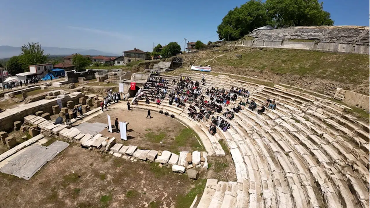 Düzce'deki Prusias Ad Hypium Antik Kenti, bayram tatilinde 3 bin kişiyi ağırladı