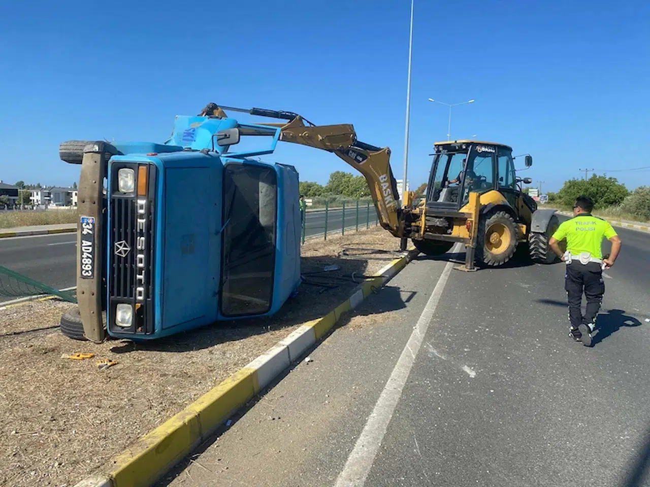 BASKİ'ye ait kamyonet devrildi: 1 ölü, 2 yaralı