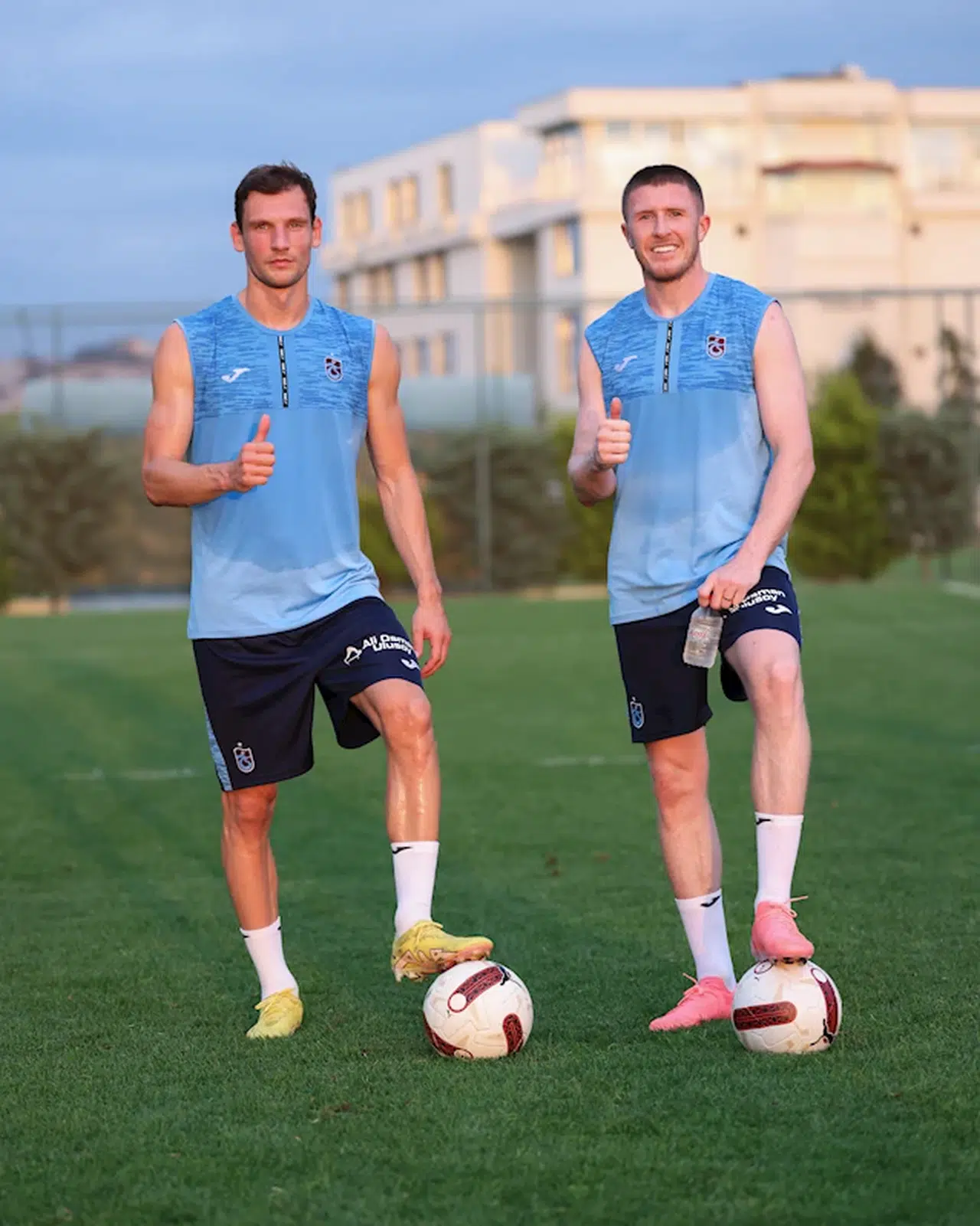 Trabzonspor'da yeni transferler Barisic ve Lundstram antrenmana çıktı